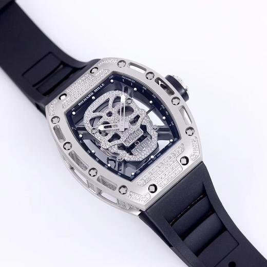 [抱拳]【 RICHARD MILLERM 】理查德米勒 52-01镂空骷髅头腕表．经典的酒桶造型壳身使用新材料氧化锆壳打造，沿用纳米防变色防磨损敖超前技术。骷髅头轮廓突出，造型霸气不羁，具有震撼人心 商品图2