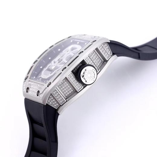 [抱拳]【 RICHARD MILLERM 】理查德米勒 52-01镂空骷髅头腕表．经典的酒桶造型壳身使用新材料氧化锆壳打造，沿用纳米防变色防磨损敖超前技术。骷髅头轮廓突出，造型霸气不羁，具有震撼人心 商品图5