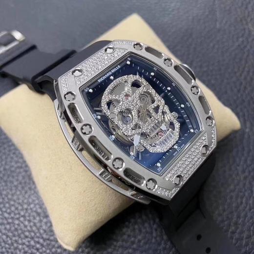 [抱拳]【 RICHARD MILLERM 】理查德米勒 52-01镂空骷髅头腕表．经典的酒桶造型壳身使用新材料氧化锆壳打造，沿用纳米防变色防磨损敖超前技术。骷髅头轮廓突出，造型霸气不羁，具有震撼人心 商品图14