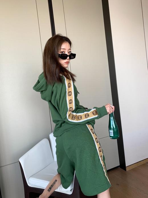 点此购买 GUCCI男女织带绿色卫衣 曾151741 商品图6