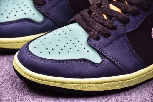 Air Jordan 1 High OG “Undefeated Dunk” 货号：整双鞋的颜色是由黑色，棕色，深蓝色，浅蓝色，粉红色和黄色一起组合而成。 商品图2