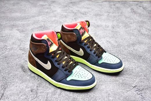 Air Jordan 1 High OG “Undefeated Dunk” 货号：整双鞋的颜色是由黑色，棕色，深蓝色，浅蓝色，粉红色和黄色一起组合而成。 商品图0