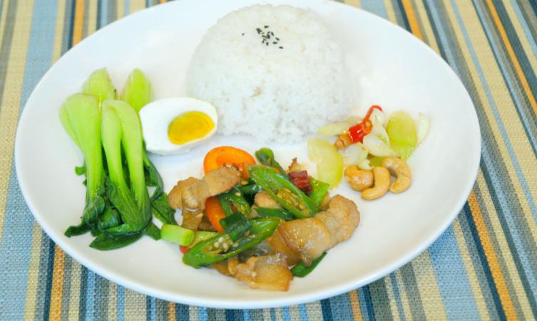 农家小炒肉盖菜饭