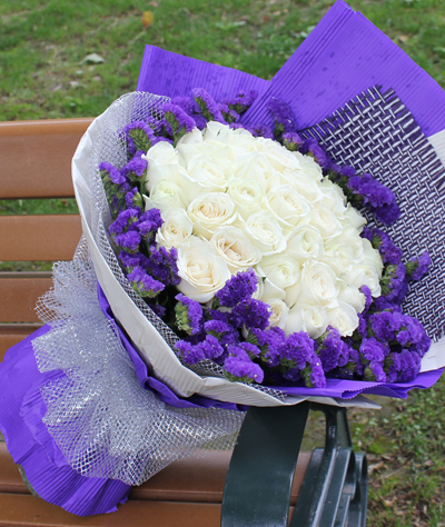 33枝百玫瑰:对你的爱