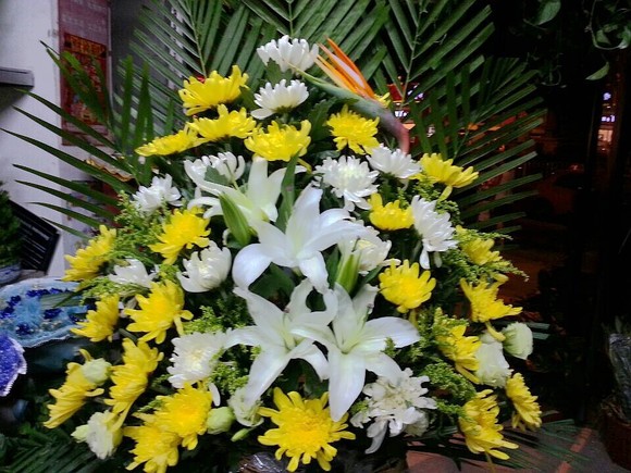 济南双层高档编制葬礼花篮速递清明节扫墓祭祀预定配送