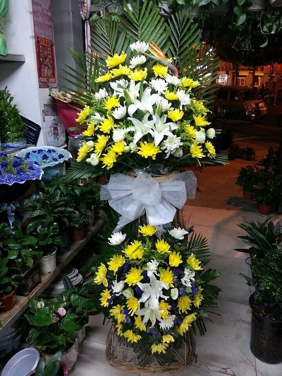 济南双层高档编制葬礼花篮速递清明节扫墓祭祀预定配送