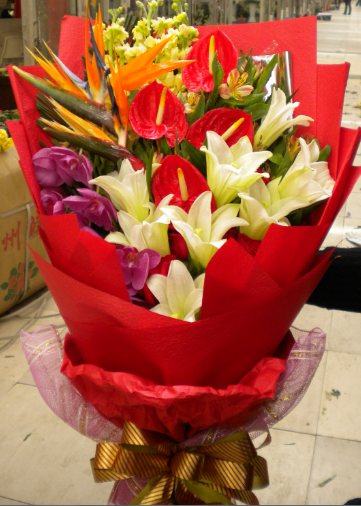 百合红掌鹤望兰扇形花束