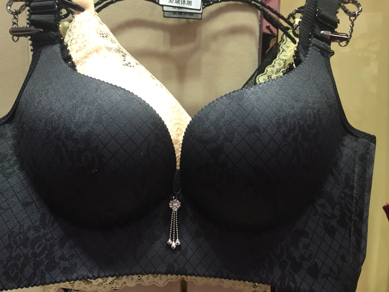 无钢圈无痕文胸健康时尚文胸 - 梦娜美体内衣