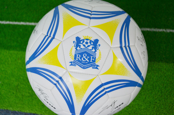 广州富力足球队员签名5号足球官方球迷纪念用