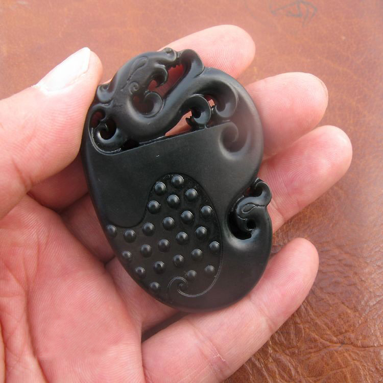 新疆和田玉羊脂墨玉吊坠一级细料挂件龙凤对呈祥黑碧青牌子