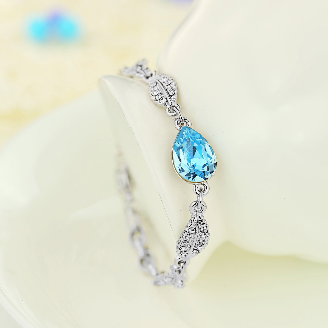 宝易购 施华洛世奇元素水晶手链相思叶海蓝