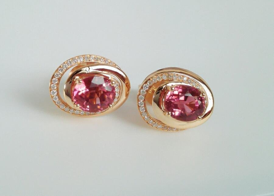 星月交辉巴西粉红碧玺耳钉