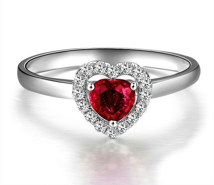 红宝石钻戒