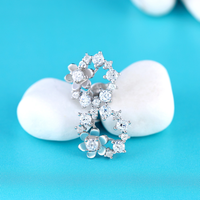 宝缘珠宝 情迷花开925银耳钉女 简约锆石耳饰银耳环首饰生日礼物