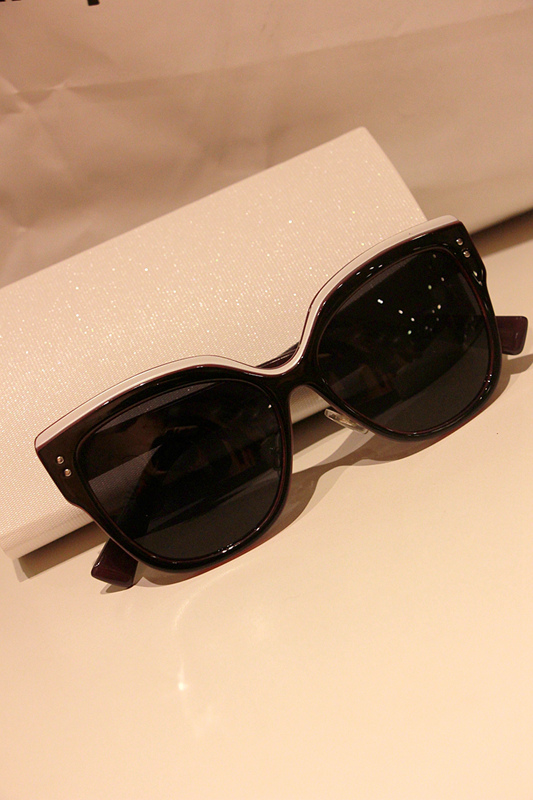 明星款黑白色墨镜