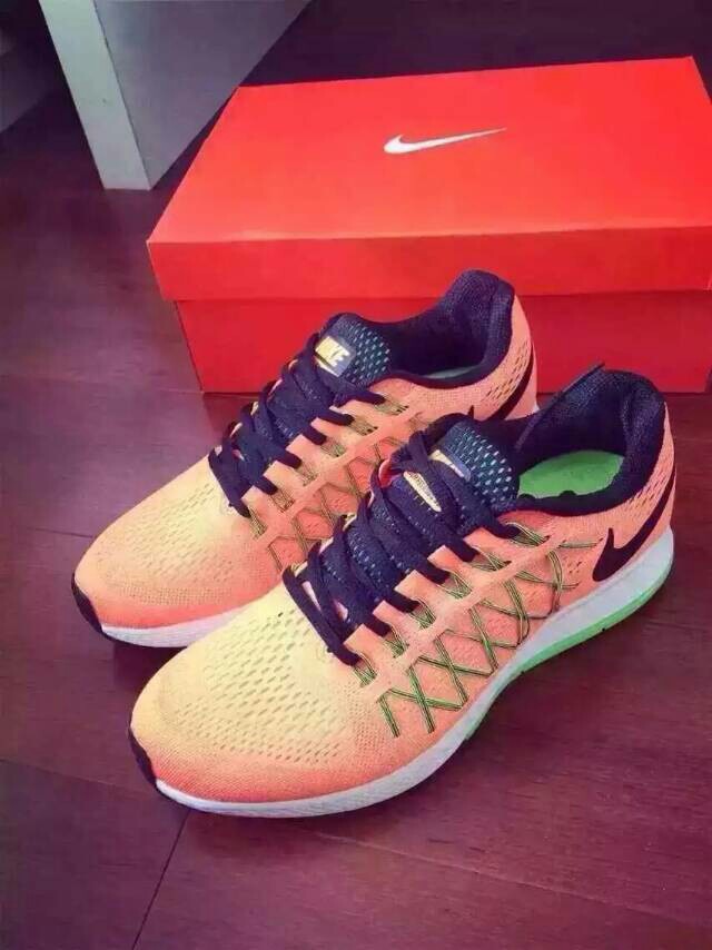 力作男子跑步鞋锐意革新经典设计:cushlon泡沫中底和鞋跟部分的nike