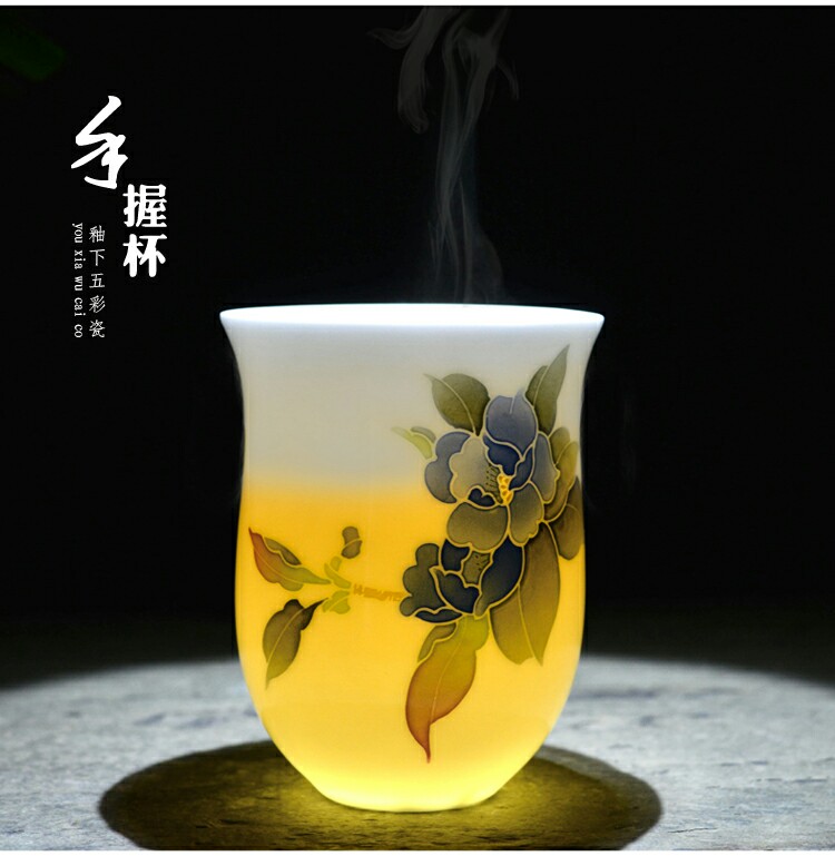 釉下五彩品茗杯 手绘陶瓷主人手握茶杯