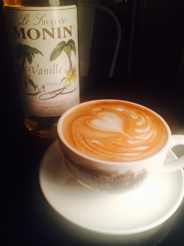 香草拿铁 - 诺丁咖啡自烘工坊