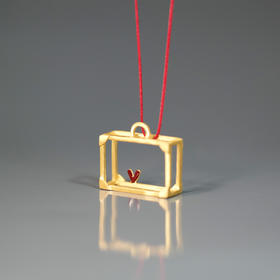 北京仓｜Kiss the Frog-Heart in Suitcase-旅行遇见爱 项链（金色）［希腊设计师］