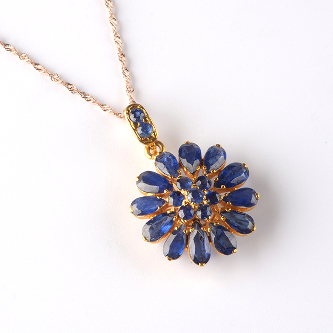 缅甸莫谷天然无烧蓝宝石花挂件 18k金镶嵌 不议不退