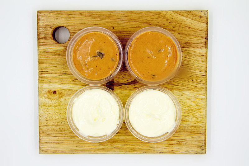 商品详情 橙黄色的是秘制千岛酱,白色的是调制沙拉酱,需要哪一种酱