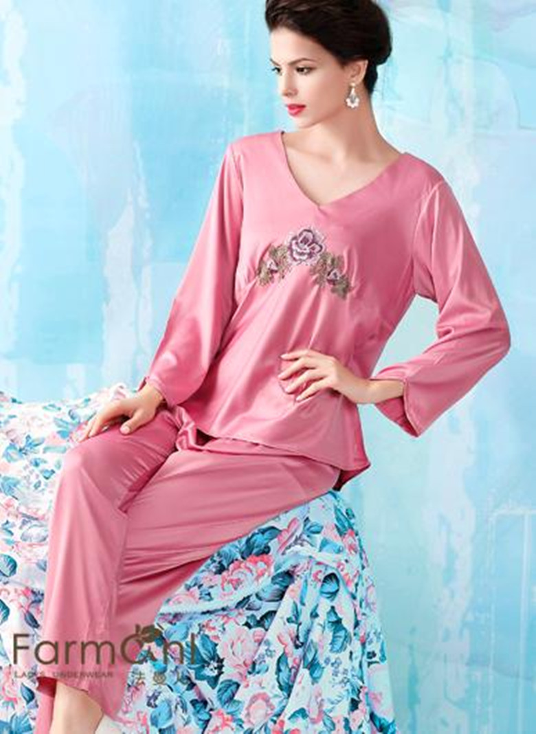 法曼儿家居服柔软的丝质面料,此面料有较高的强度与弹力恢复能力,色拉