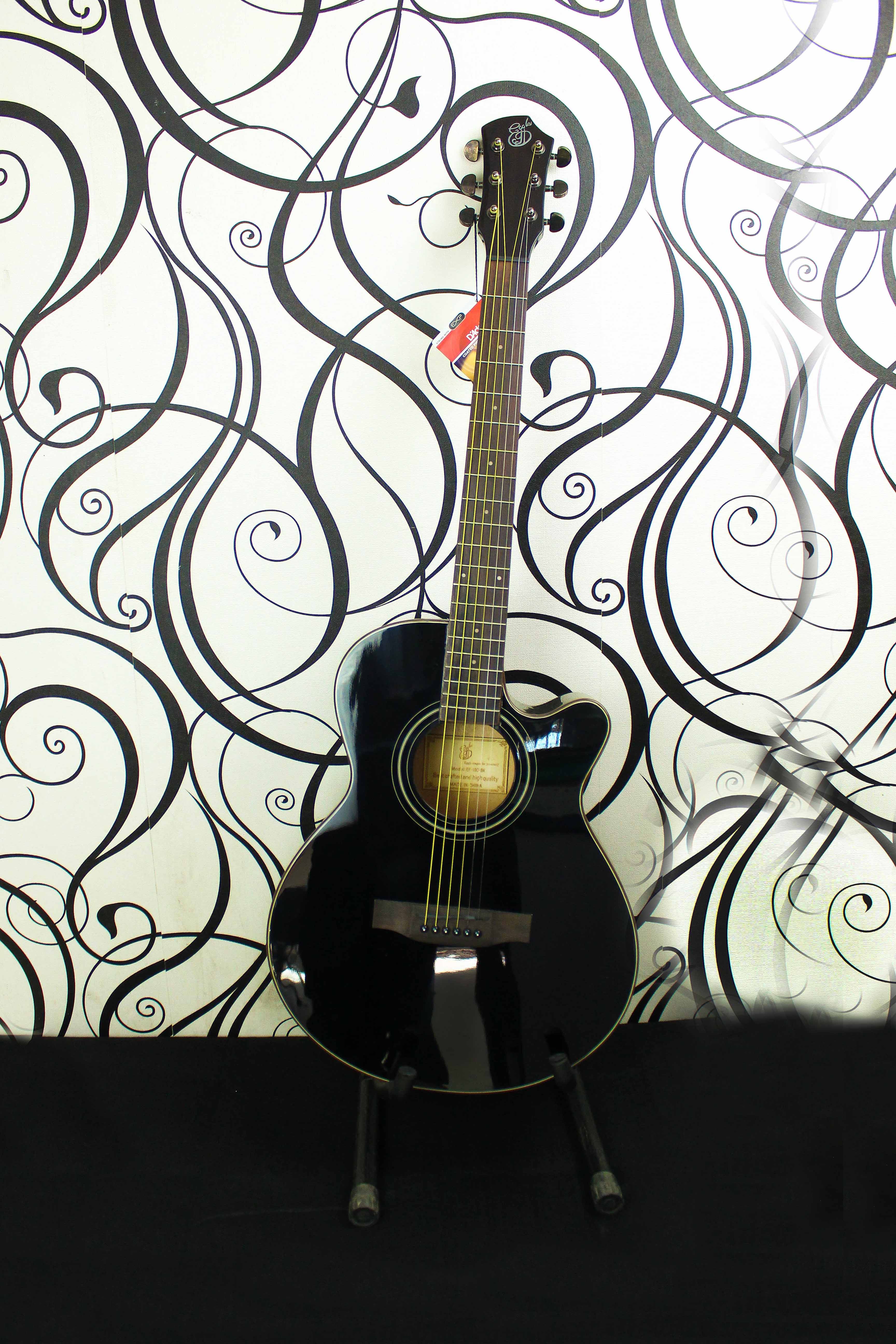 40寸黑色亮光艾歌bd-10吉他(加400元原厂加装电箱)