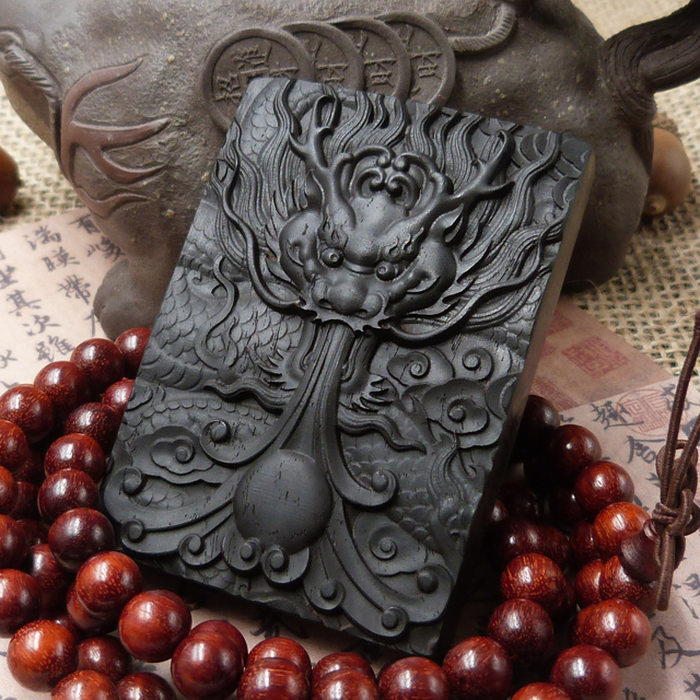 龙行天下至尊紫檀牌