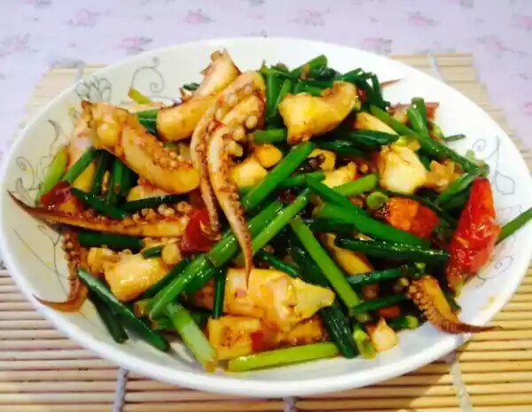 鱿鱼须炒韭菜