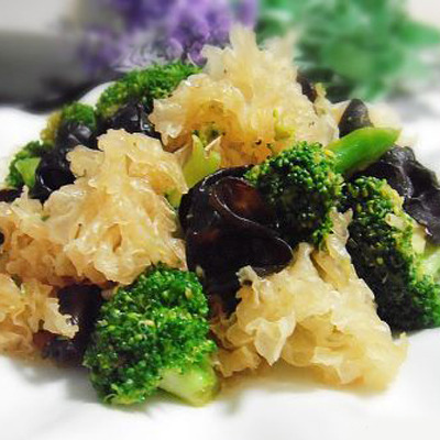 西兰花炒双耳