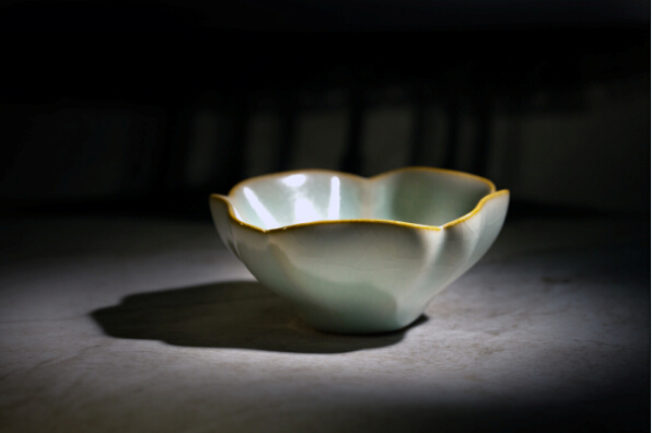 问鼎汝瓷天青葵花杯(老釉)