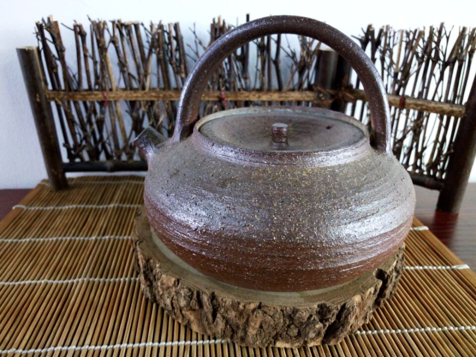 手制柴烧煮水壶