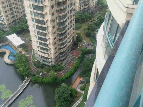 奥林清华东区 空中别墅 203平米 毛坯 158万