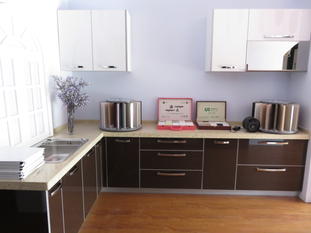 伊兰整体橱柜定做 厨房石英石台面 uv烤漆门板厨柜订 全屋定制