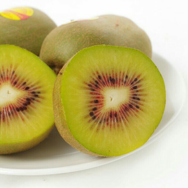 红心猕猴桃是新品种,属中华猕猴桃中的红肉猕猴桃变种,是特早熟红心