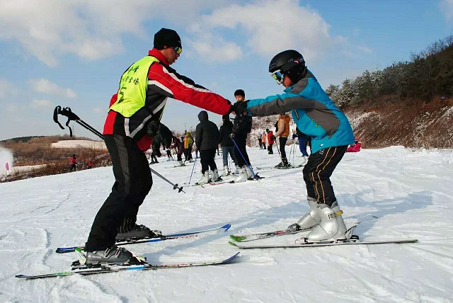 金峰小镇试滑雪票截止日期12月10日