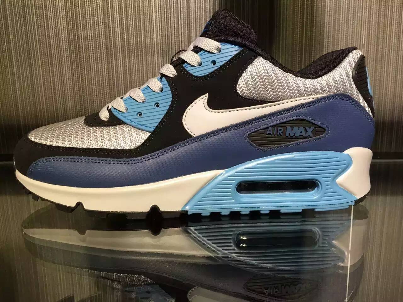 nike air max 90 2016最新春季蓝黑配色,鹿皮混透气针织鞋面,男款