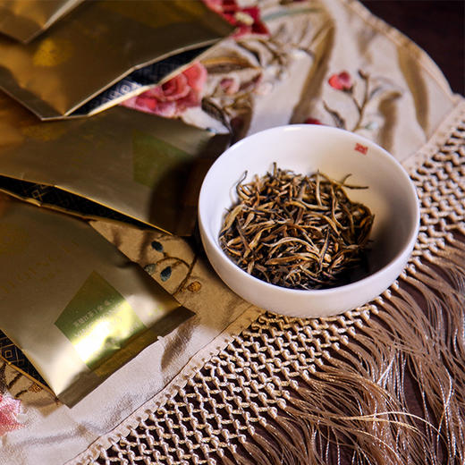 【茶中软黄金】积庆里 英红九号 金毛毫225克礼盒装 商品图1