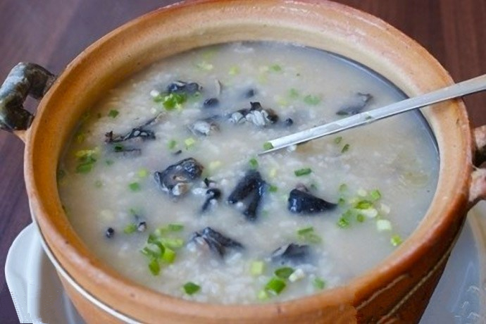 客来居--栗子乌鸡粥 75元(小鼓)108元(中鼓)