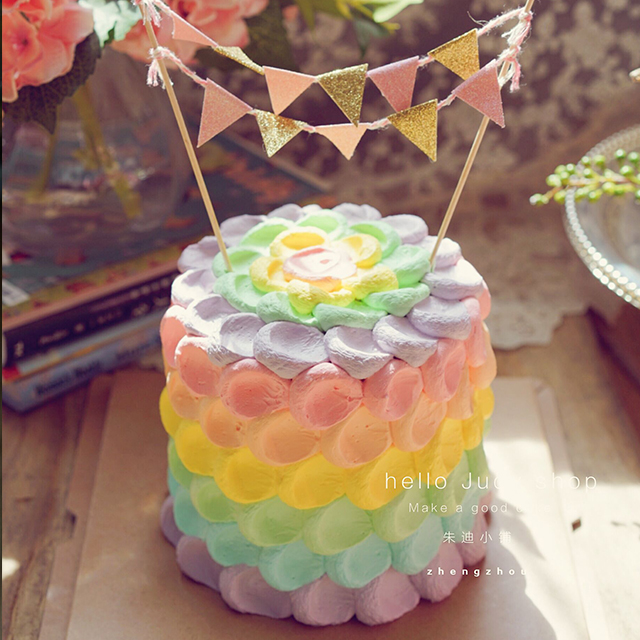 彩色勺子奶油蛋糕