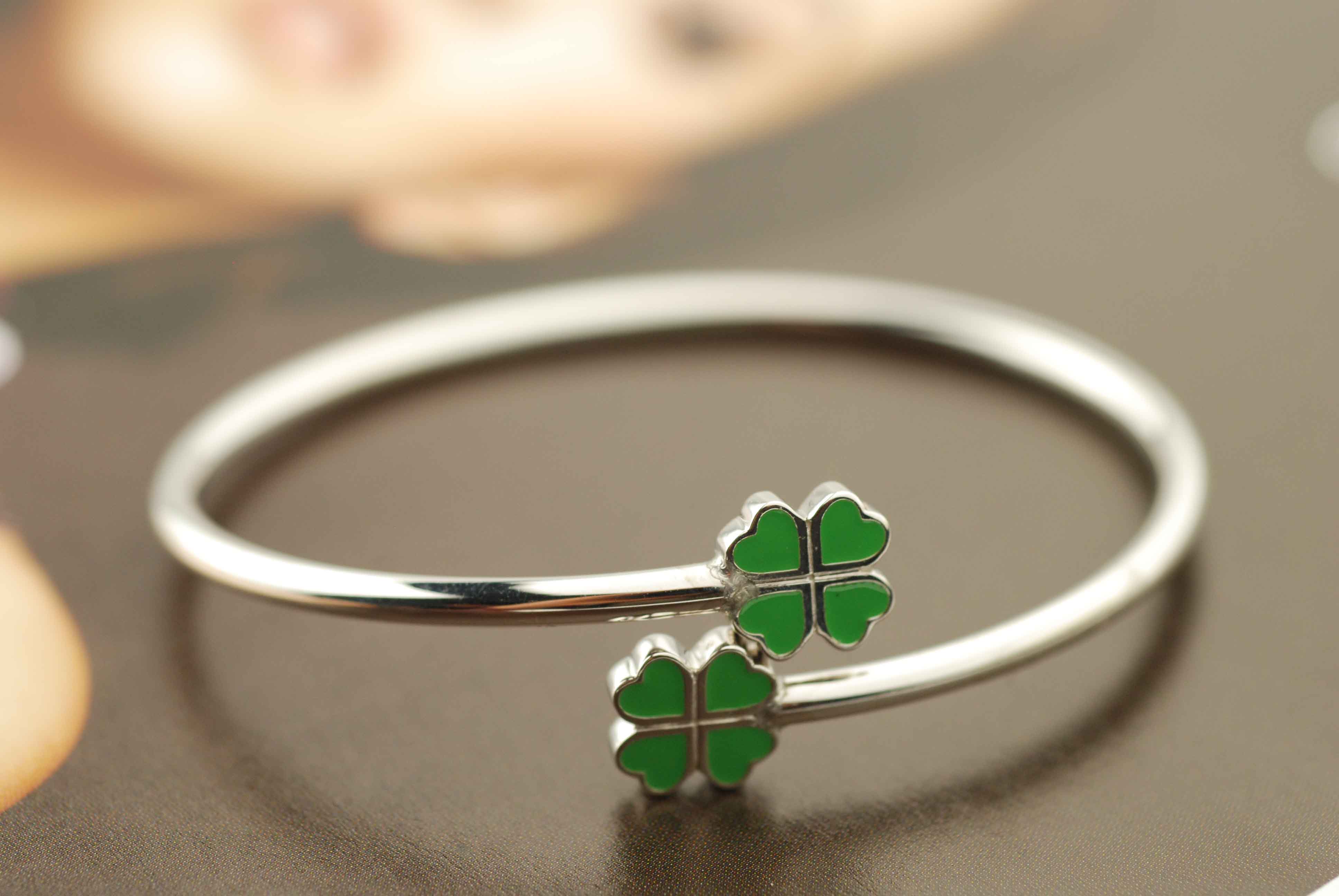 925纯银弹力空心管四叶草手镯b43933