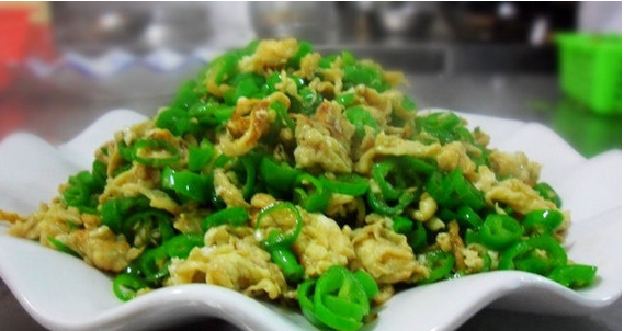 青椒炒蛋煲仔饭