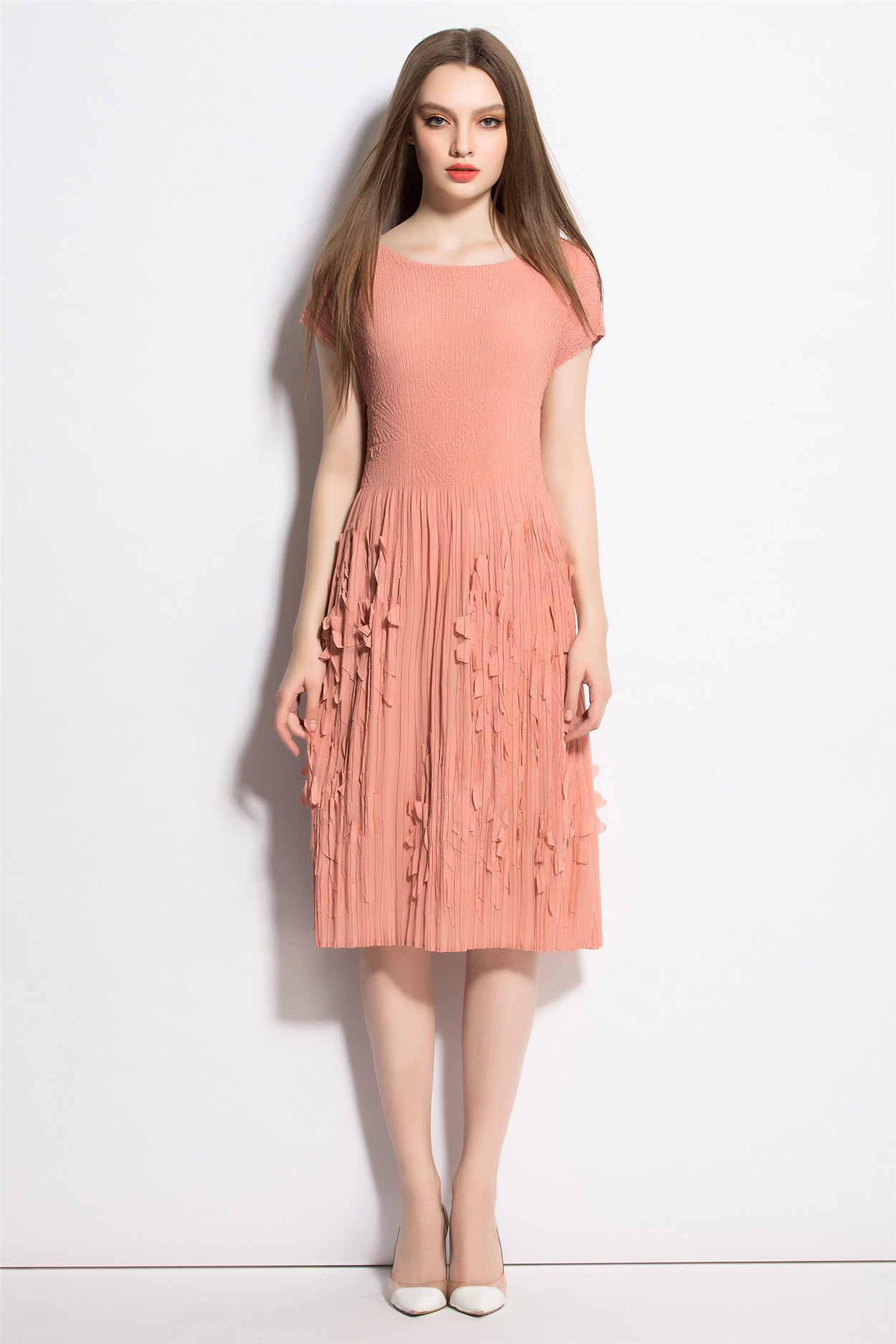 o女装街曼妙(linda),理性(ula),平和(olivia)三条商品设计主题,传播