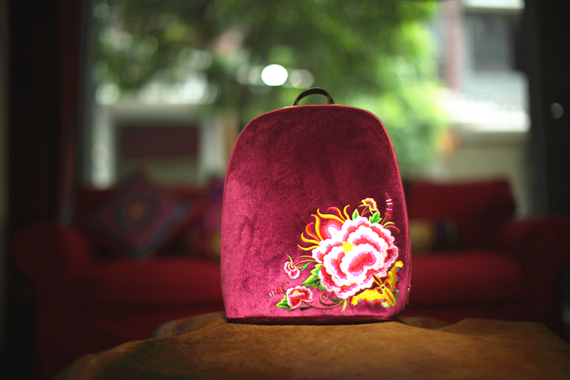 山谷居民品牌时尚苗绣双肩包 - 七里香
