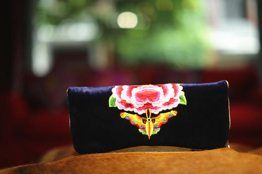 山谷居民品牌时尚苗绣手包/钱包 - 瑞萱 商品图1