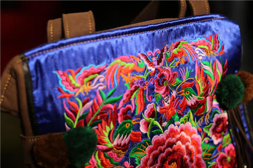 山谷居民品牌时尚苗绣单肩包/手提包 - 蓝莲花 商品图2