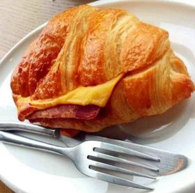 火腿芝士可颂,85g