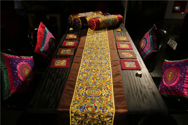 山谷居民品牌时尚苗绣家居饰品 - 龙凤呈祥【桌旗/腰枕/抱枕/杯垫】