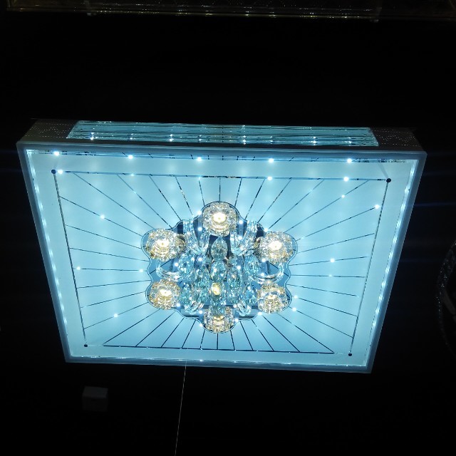 平板水晶灯