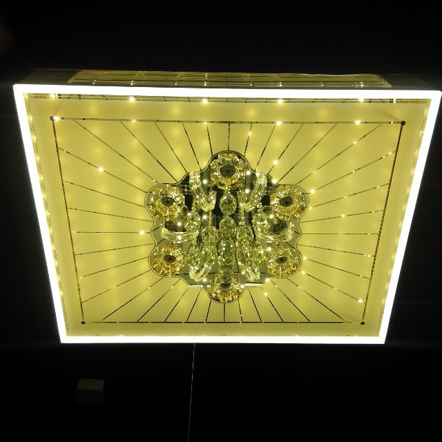 平板水晶灯